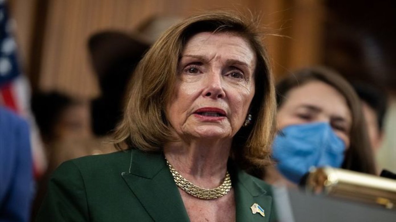 Nancy Pelosi'nin uçağı canlı yayın